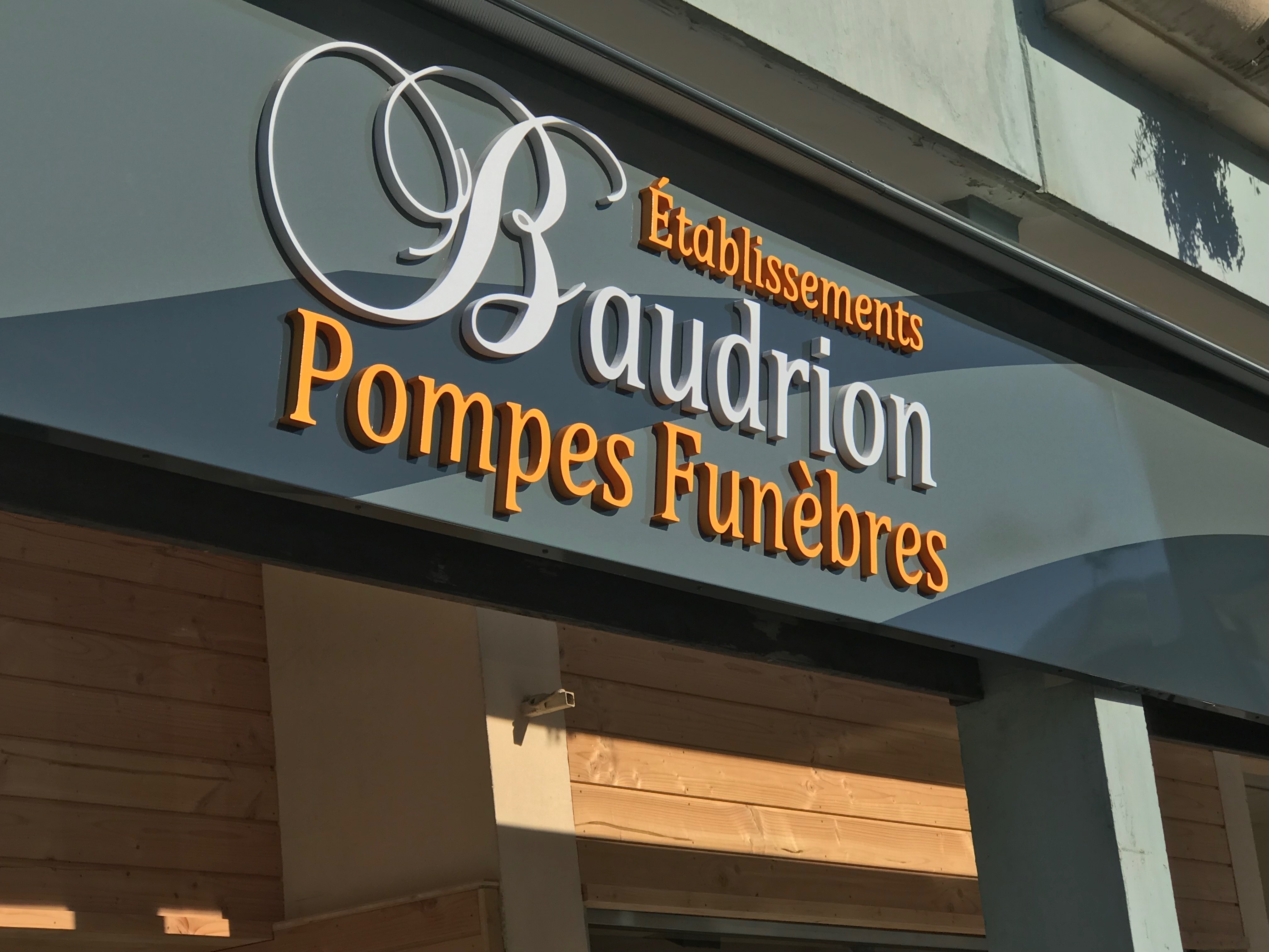 Enseigne-baudrion-pontcharra-lettresreliefs-lettresadhésives-pubgresivaudan-grenoble (3)