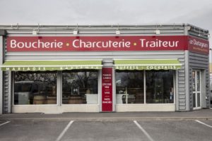 enseigne-lettresadhesives-ledartagnan-letouvet-pubgresivaudan